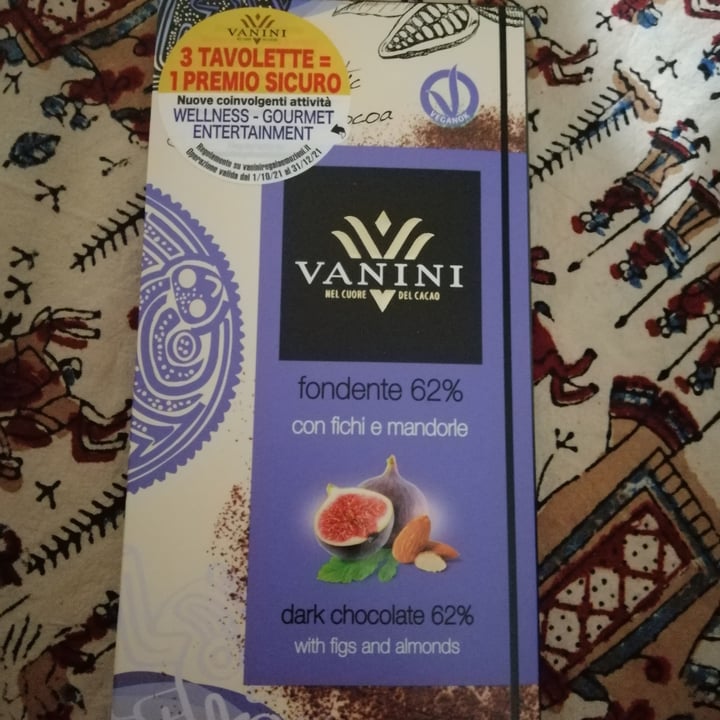 review photo of Vanini Cioccolato fondente 62% con fichi e mandorle shared by @enrica92 on 24 May 2022 - review
