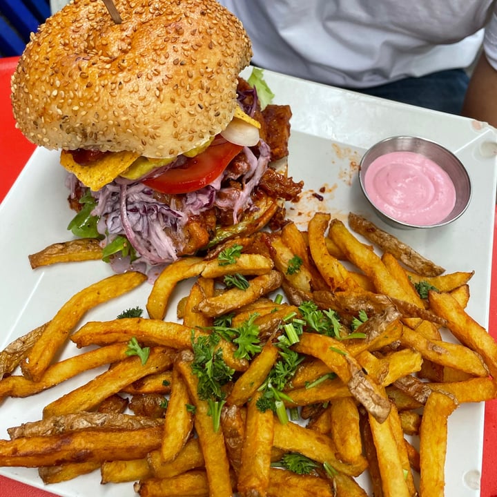 photo of Neue Republik Reger Pulled Seitan Burger shared by @fbradaschia on  12 Jul 2021 - review