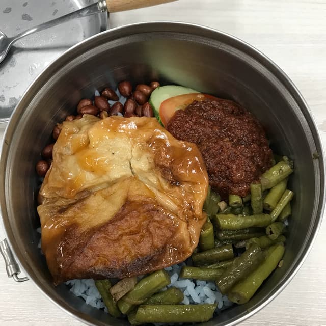 菜肴“Vegetarian nasi lemak”的照片