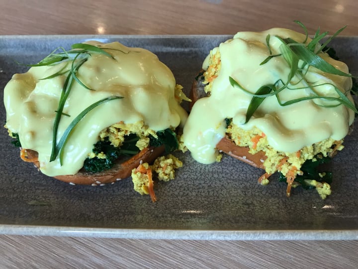 photo of M Cafe Tofu Scramble Benedict shared by @darrenvegan on  09 Mar 2019 - review