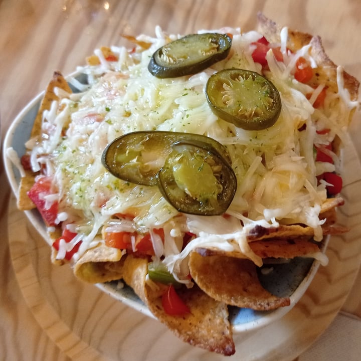 photo of Entre Pedras Café Bar Vegano Nachos Con Queso shared by @conchipiron on  20 Jul 2021 - review