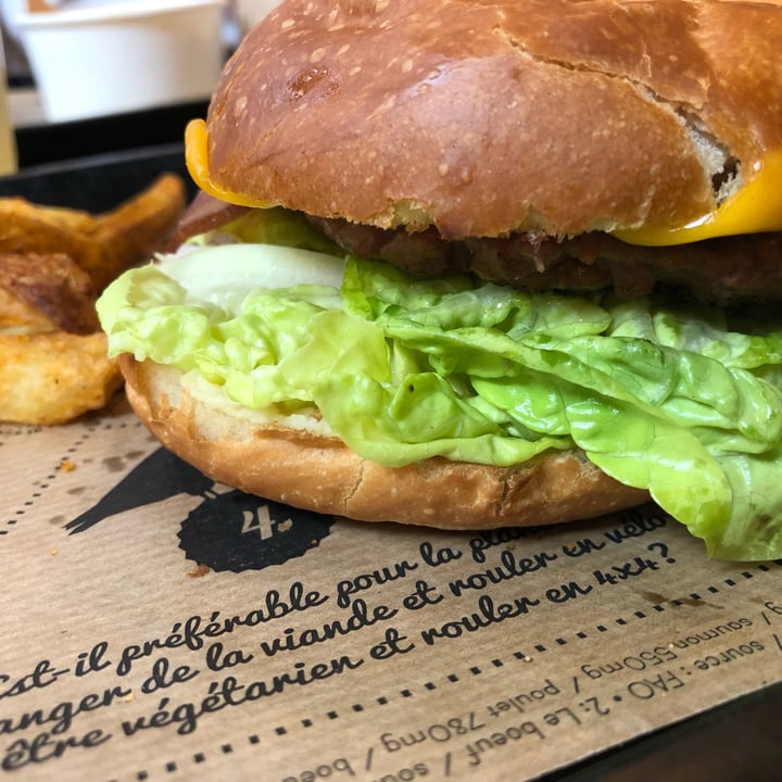 photo of Hank Burger La vie bacon burger shared by @multidurso on  18 May 2022 - review
