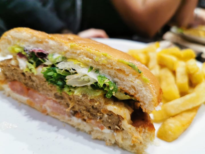 review photo of Vegania Veggie Bar Carabanchel Hamburguesa shared by @campiteiro on 04 Mar 2020 - review