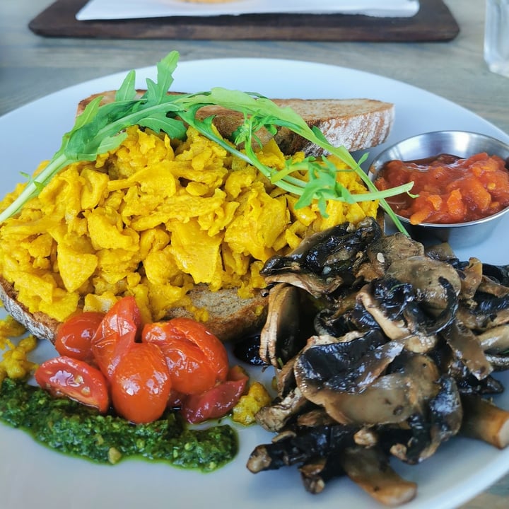 photo of Knead Bakery Chickpea Scramble shared by @lesswasteplantbased on  25 May 2021 - review