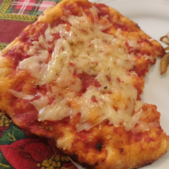 photo of Coccole di Gusto Milano - Alimentari bio Vegan Pizza con mozzarella vegana shared by @chiaracappellini on  15 Apr 2022 - review