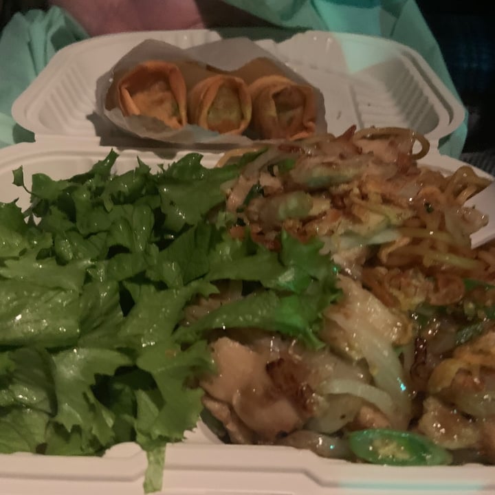 review photo of Loving Hut Golden Noodles shared by @robbiemurgado on 23 Jan 2021 - review