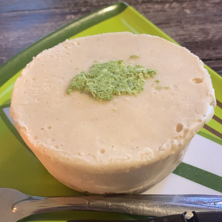 review photo of La rana vegana restaurant Raw vegan lemon pie shared by @stefantispecista on 11 Jun 2022 - review