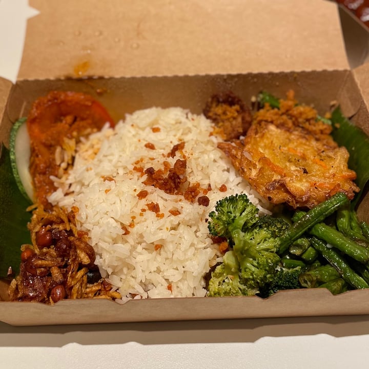 photo of Warung Ijo Nasi Lemak Fried Chicken shared by @gaylenerva on  10 Feb 2021 - review