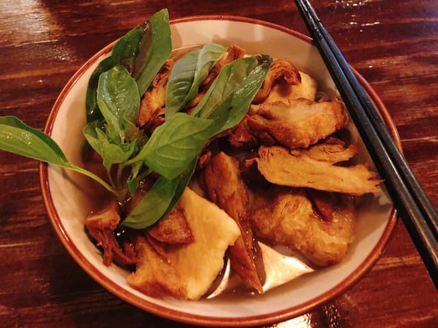 Foto del plato “Vegan Chicken/beef Pho”