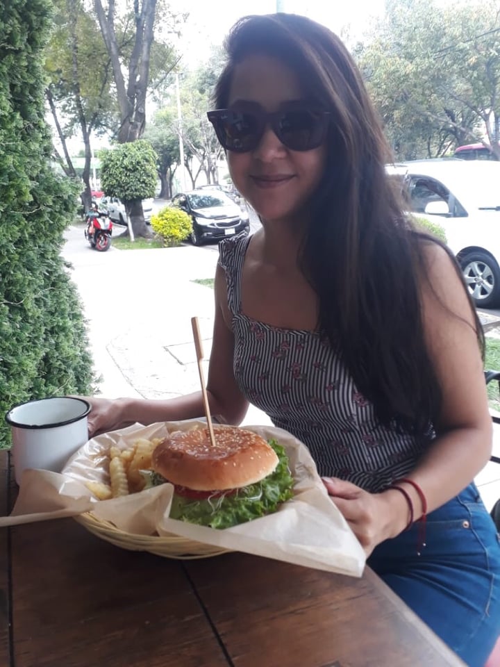 photo of Gastronomía Nueve y 45 Hamburguesa T Y H shared by @jesire on  07 Dec 2019 - review