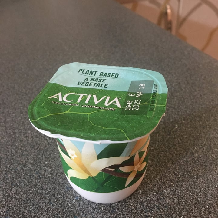 photo of Activia Plant Based Probiotic Yogurt Vanilla shared by @melodiepaquetanimals on  27 Apr 2022 - review