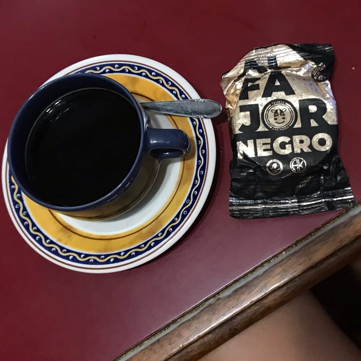 photo of Felices Las Vacas Alfajor negro sin tacc shared by @candee-laborde on  24 Jan 2022 - review