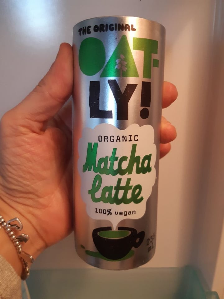 photo of Oatly Organic Matcha Latte shared by @carolicagigas on  24 Jan 2020 - review