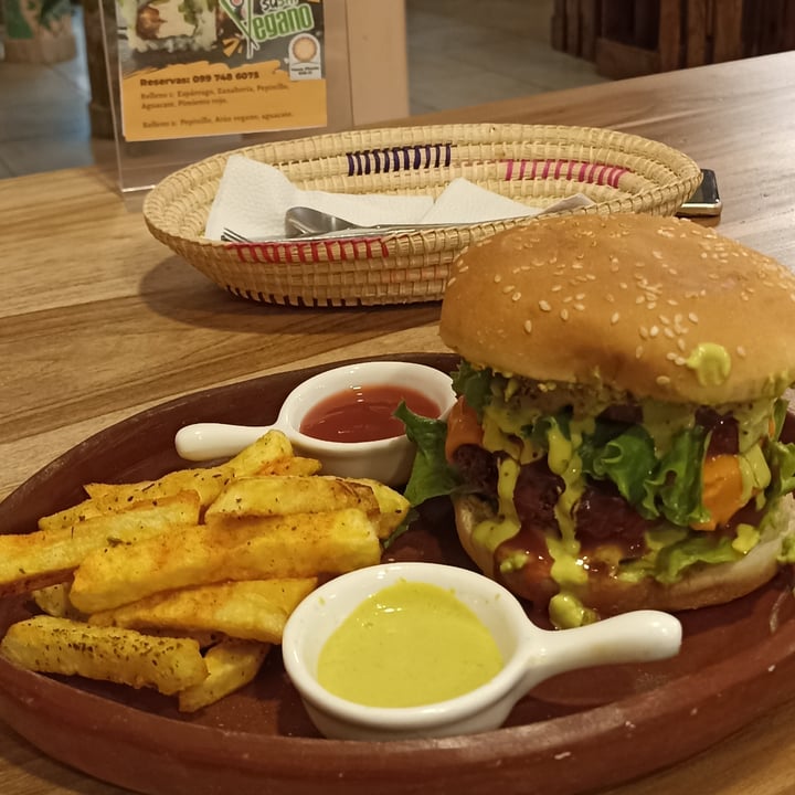 review photo of Identidad Natural Hamburguesa Vegana shared by @defyhdez on 03 Jun 2022 - review