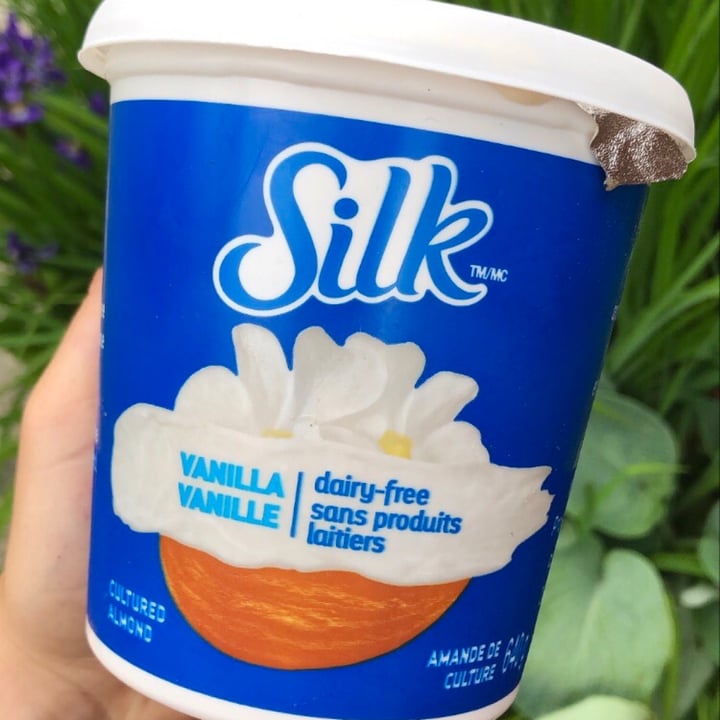photo of Silk Vanilla Almondmilk Yogurt Alternative Unsweetened shared by @thoughtfulvegan on  31 May 2020 - review