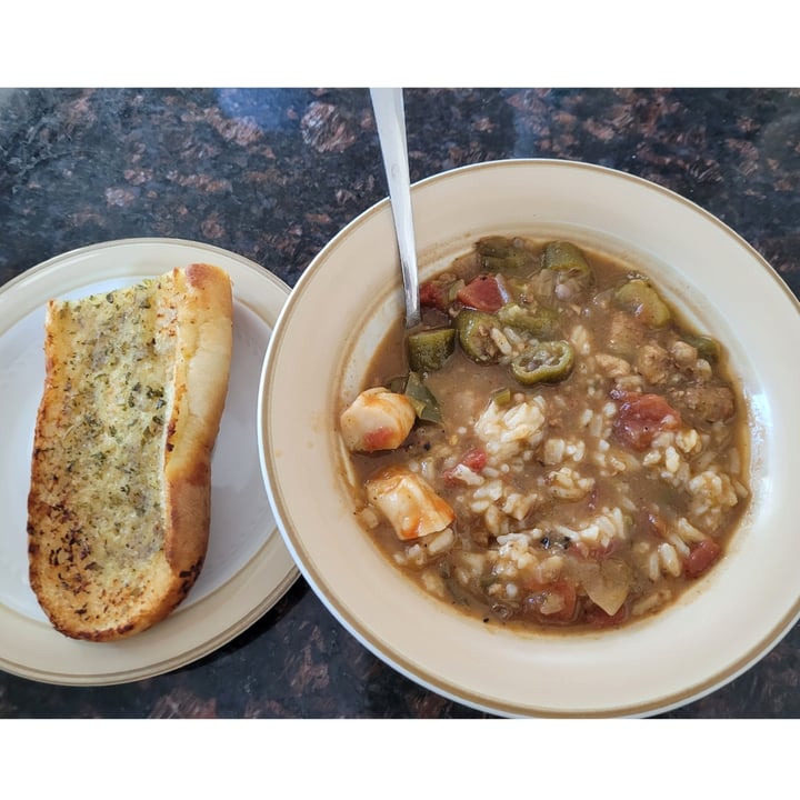 photo of Can't Believe It's Not Meat Old Town Gumbo & Garlic Bread shared by @yourfriendjen on  03 Jan 2022 - review