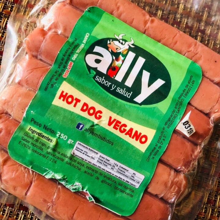 photo of Ally embutidos Hot Dog Vegano shared by @sophie15 on  15 Jun 2020 - review