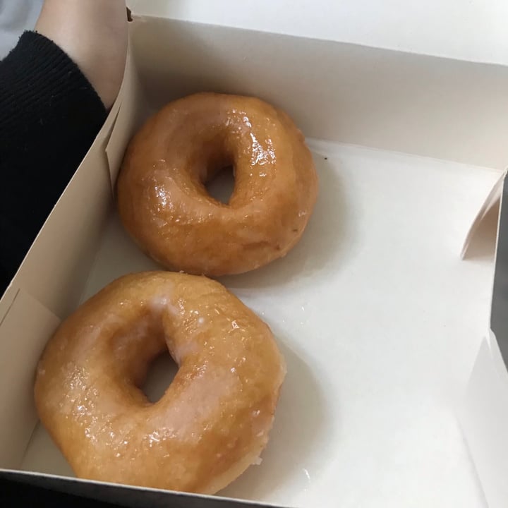 photo of Greggs Vegan Glazed Ring Doughnut shared by @mollyjane on  19 Oct 2020 - review