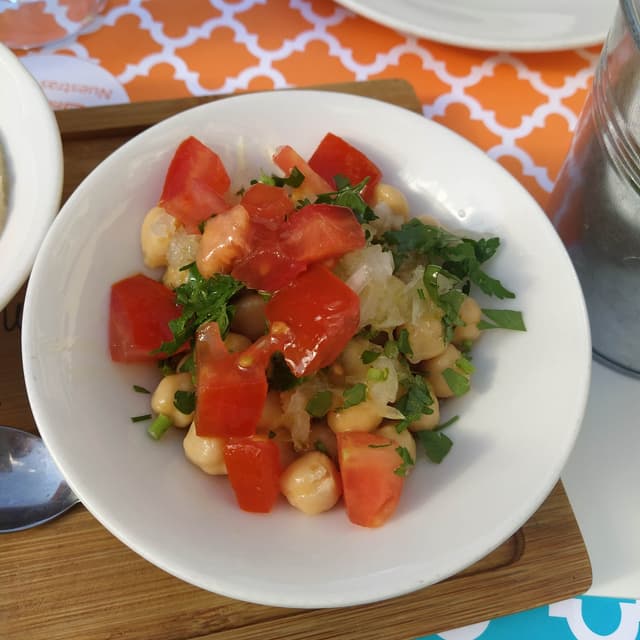 Foto del plato “Ensalada de hummus”