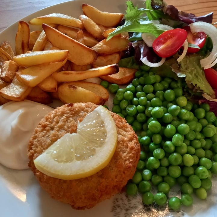 photo of Tesco Plant Chef Breaded fish free cake shared by @janxr on  15 Jun 2022 - review