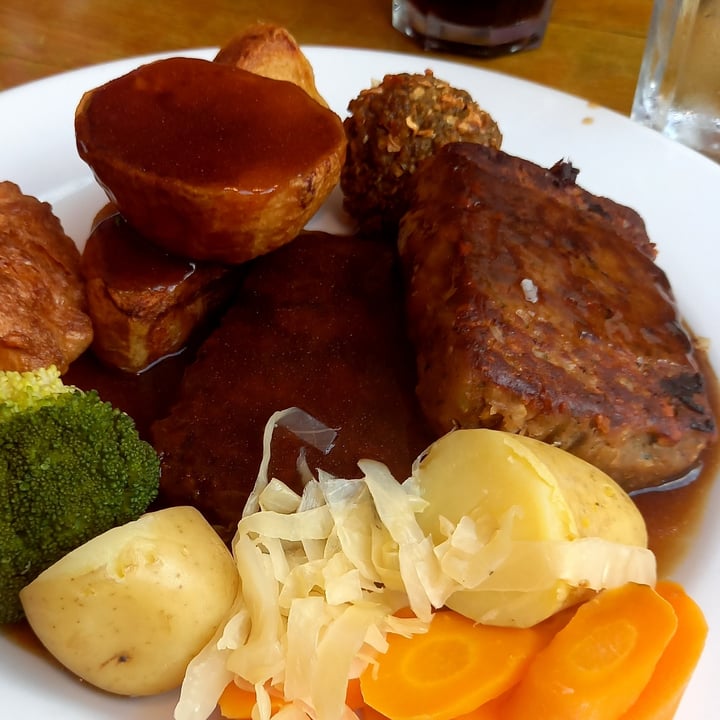 photo of Filey Bistro & Coffee Bar Nut Roast Sunday Dinner shared by @mollymoomoo on  22 Jan 2022 - review
