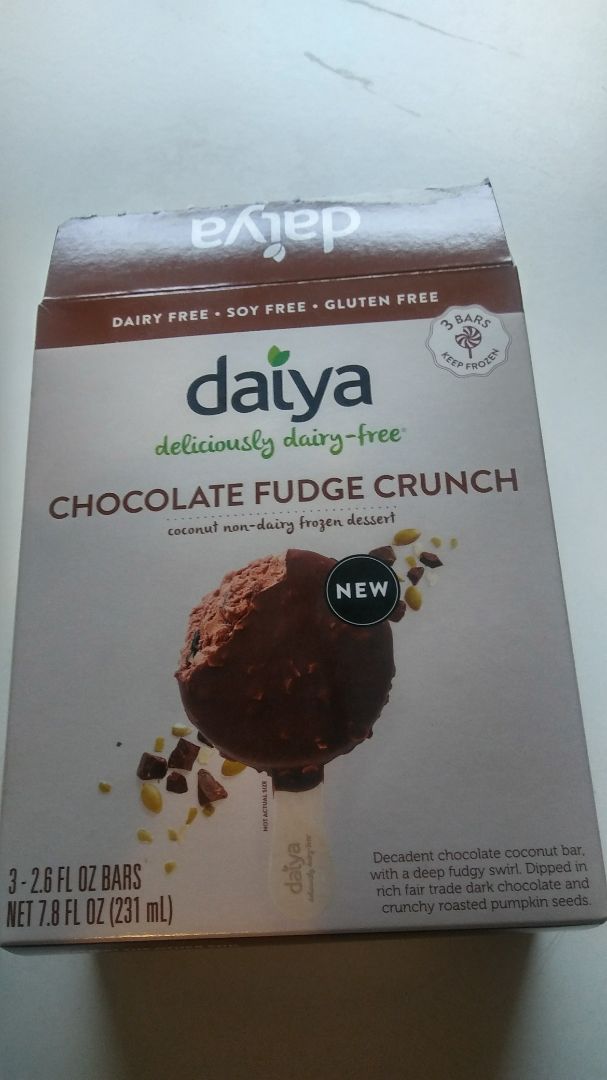 photo of Daiya Chocolate Fudge Crunch Coconut non-dairy Frozen Dessert shared by @billionvegans on  19 Sep 2018 - review