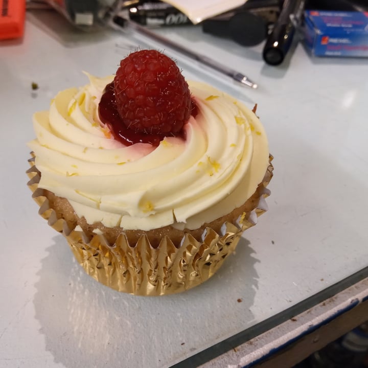 review photo of Lola's Cupcakes Vegan Cupcake-Lemon & Raspberry shared by @jadag on 29 Apr 2021 - review