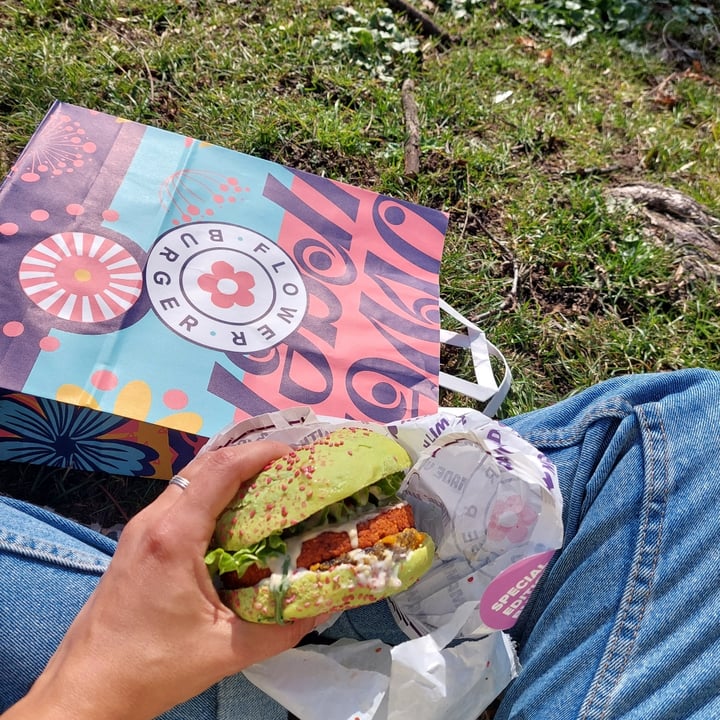 photo of Flower Burger Elf Burger shared by @mpaulamanuele on  11 Mar 2022 - review