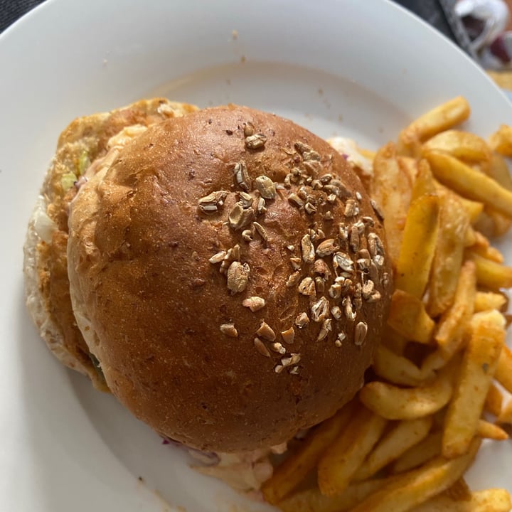 photo of The Vegan Chef, Craighall Crispy Chickn Burger shared by @herbivorousimogen on  15 Mar 2021 - review