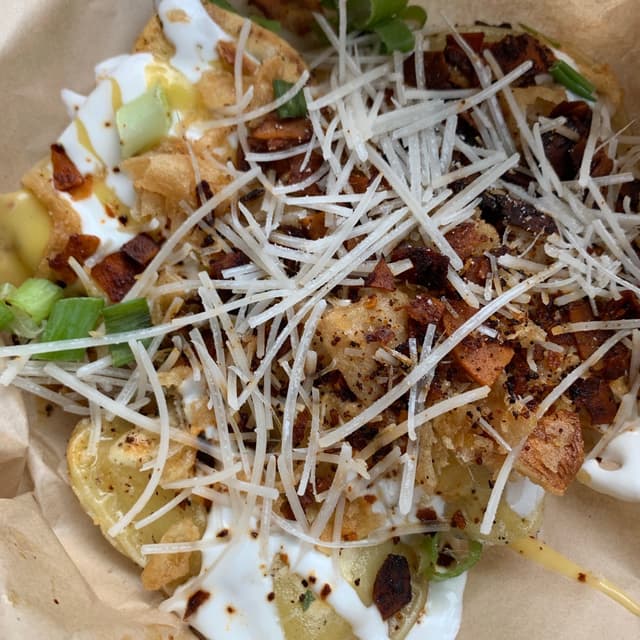 菜肴“loaded pierogies”的照片