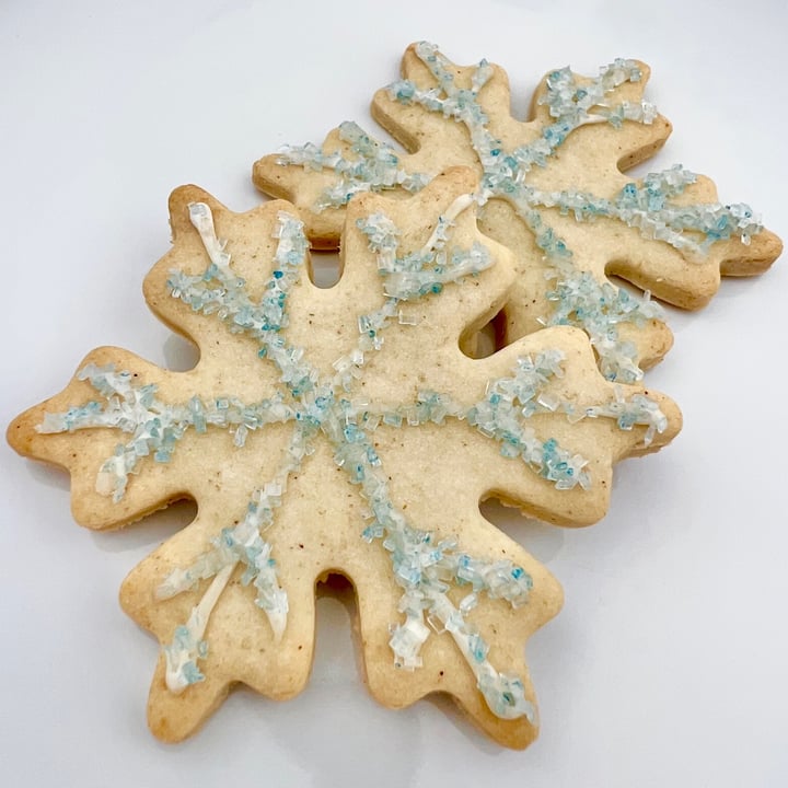 review photo of Happy Day Juice Co. Snowflake Sugar Cookies shared by @pdxveg on 26 Dec 2021 - review