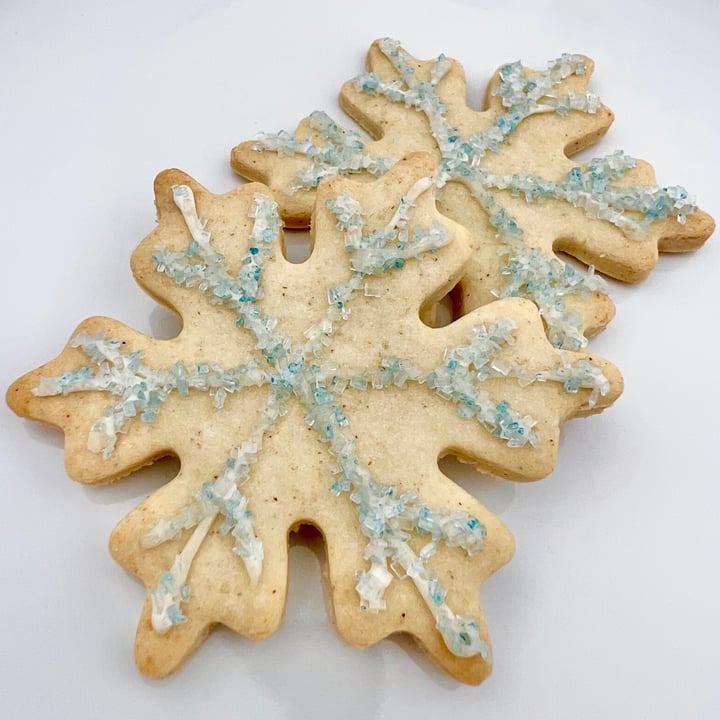 photo of Happy Day Juice Co. Snowflake Sugar Cookies shared by @pdxveg on  26 Dec 2021 - review