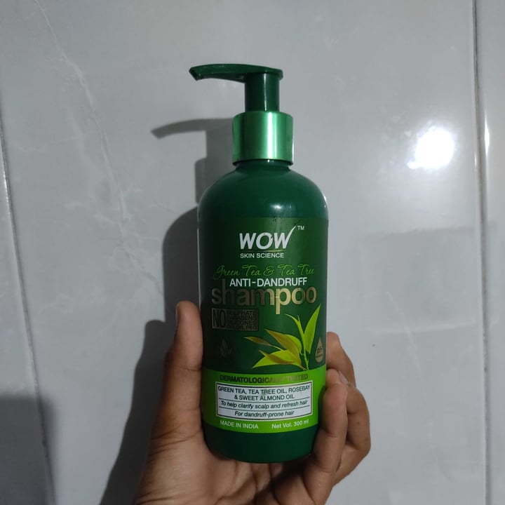 photo of Wow Skin Science Green Tea & Tea Tree Anti Dandruff Shampoo shared by @parinitaarani28 on  02 Dec 2021 - review