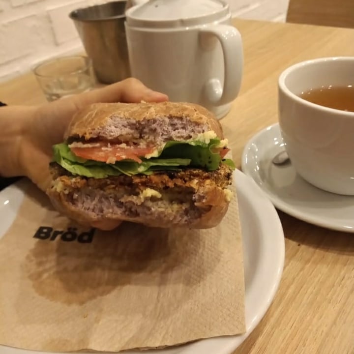 photo of Bröd Ciudad Hamburguesa vegana shared by @marimoyano on  11 Aug 2020 - review