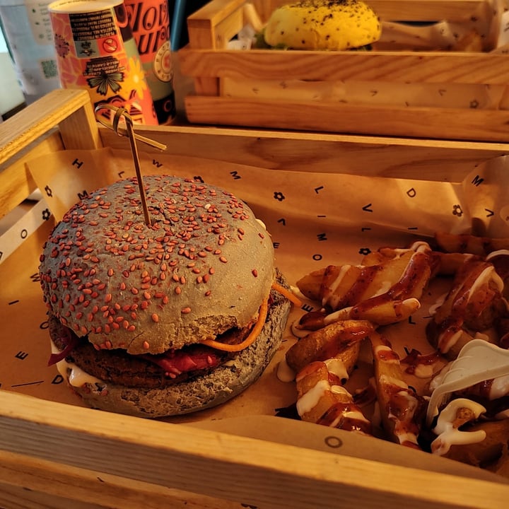 photo of Flower Burger I puffi Burger shared by @va1en on  13 Jun 2022 - review