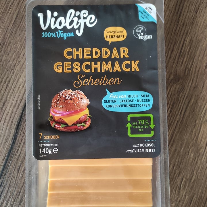 photo of Violife Cheddar vegano shared by @francescaf on  27 Oct 2022 - review
