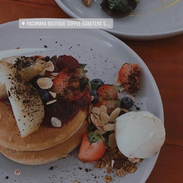 review photo of Pacamara Boutique Coffee Roasters Singapore Waffles set shared by @strawberry on 16 May 2020 - review