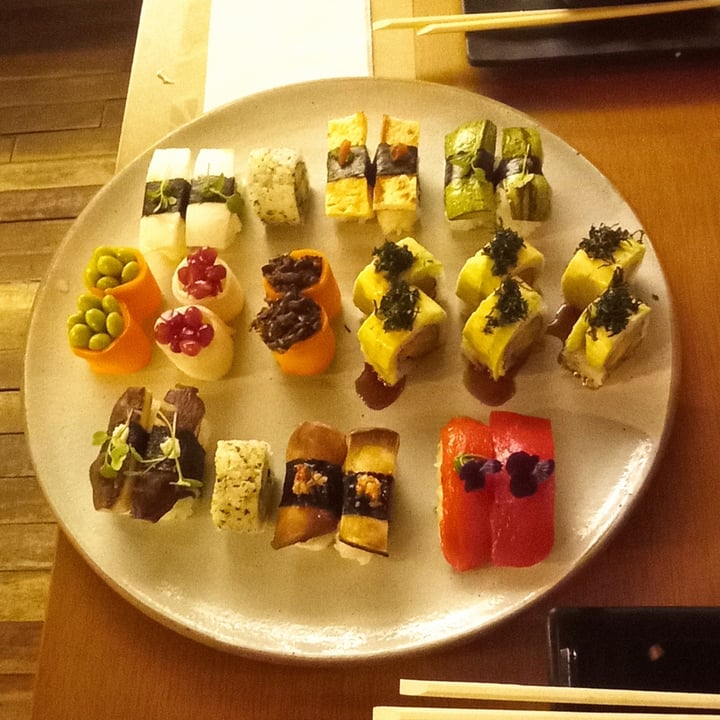 photo of Sushimar Vegano Combinado de sushi shared by @carolserranu on  16 Sep 2022 - review