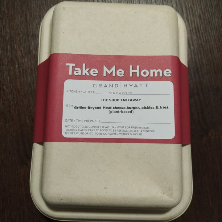 review photo of Grand Hyatt Singapore Classic cheese beyond burger shared by @minli on 23 May 2021 - review