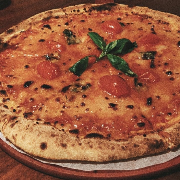 review photo of Urth Caffe Margherita pizza With Vegan Cheese shared by @sultana on 30 Sep 2020 - review
