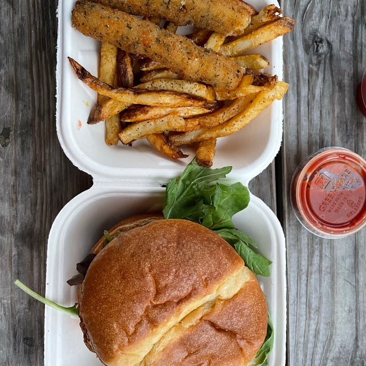 photo of E Burger Money Mustard Chick'n Sandwich shared by @thefreckledboho on  23 Sep 2021 - review