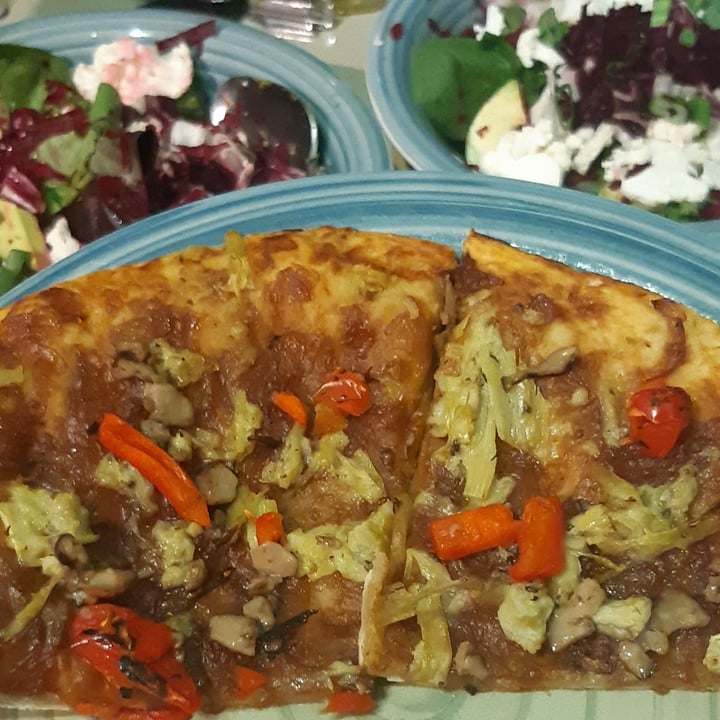 photo of Amy’s Roasted Vegetable Pizza shared by @hbchic on  10 Feb 2021 - review