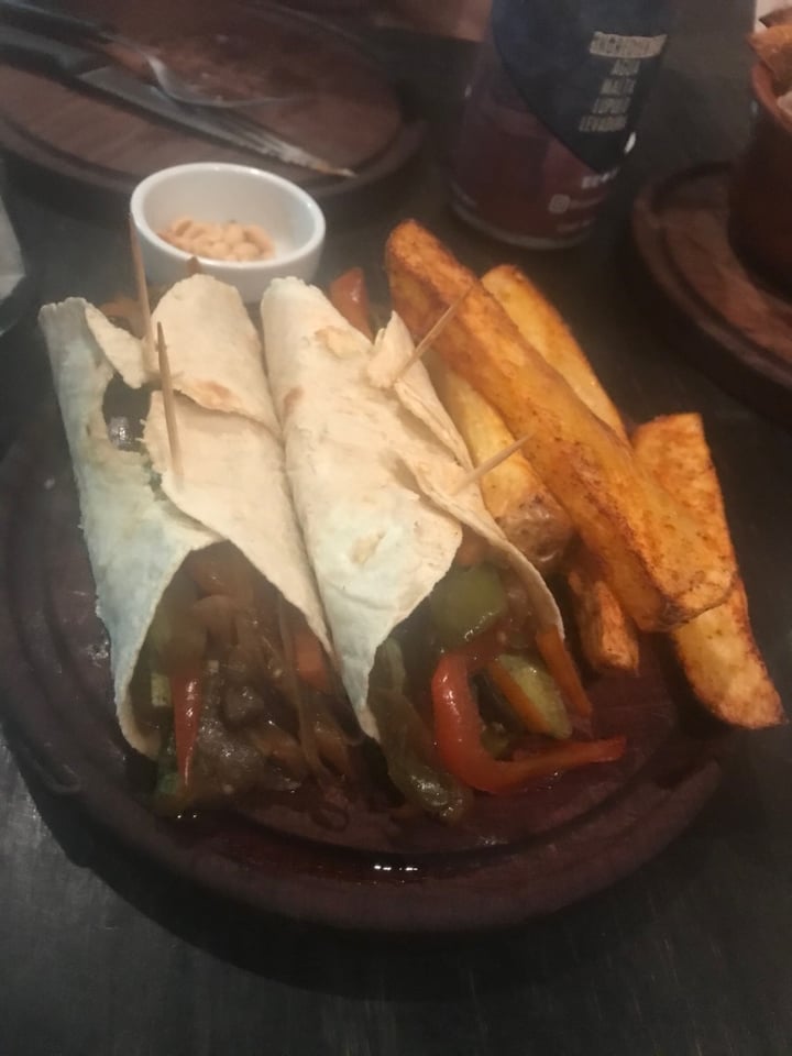 photo of Cervecería La Rubia Tacos vegetarianos con papas shared by @gingerveg on  01 Feb 2020 - review