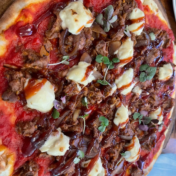photo of Love Life Cafe Bbq chicken pizza shared by @vjoshi on  28 Sep 2021 - review