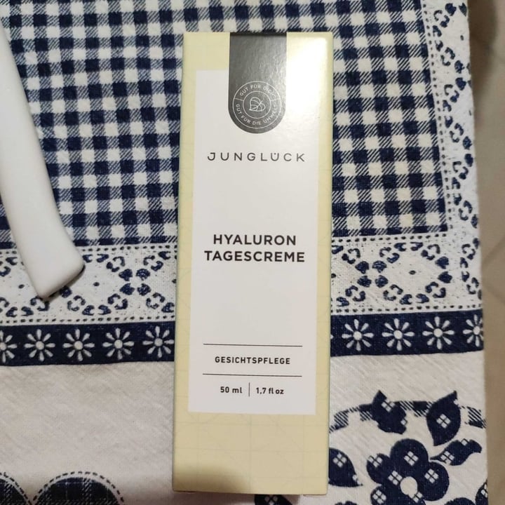 photo of Junglück Hyaluron Tagescreme shared by @ombrettafantauzzi on  14 Apr 2022 - review