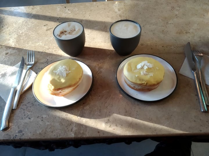 photo of Bite Me Café Donuts De Crema De Limón shared by @thevintagebunny on  26 Feb 2020 - review