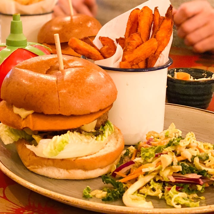 review photo of Teatro Lounge Vegan Beyond Cheese Burger shared by @chantellerebeccad on 13 Jan 2021 - review