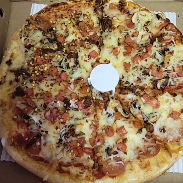 photo of Pizza Pizza Plant Based Build Your Own Pizza shared by @spade-explores on  16 Apr 2022 - review