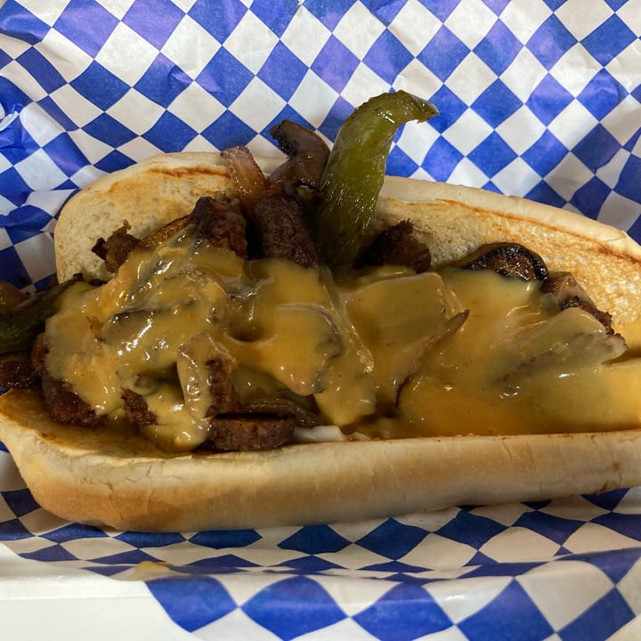photo of Meta Burger Philly Cheesesteak shared by @veganosaventureros on  28 Nov 2021 - review