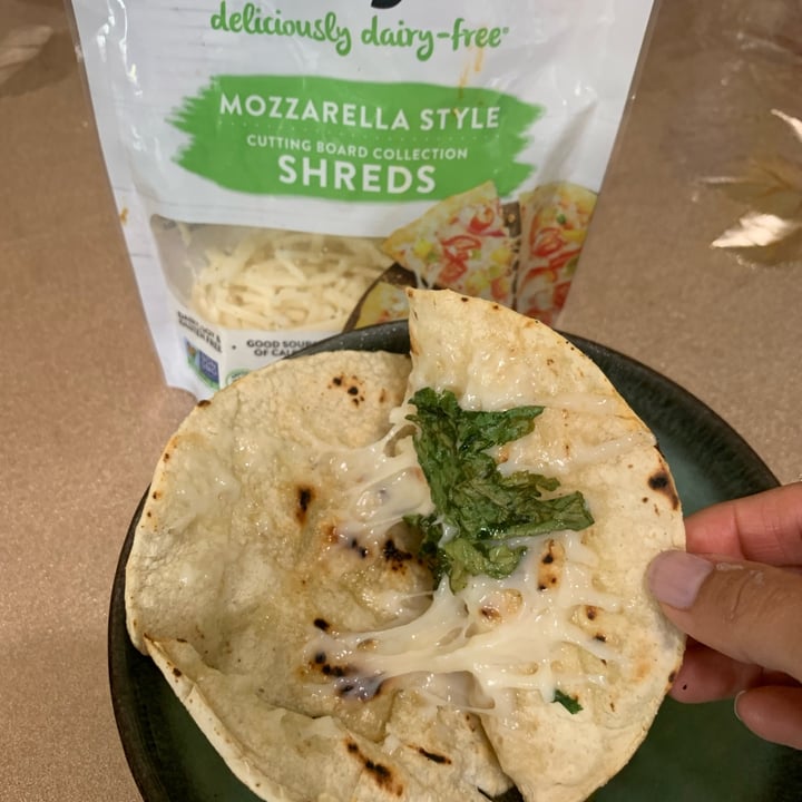 review photo of Daiya Mozzarella Style Shreds shared by @pbrosalinda on 11 Apr 2022 - review